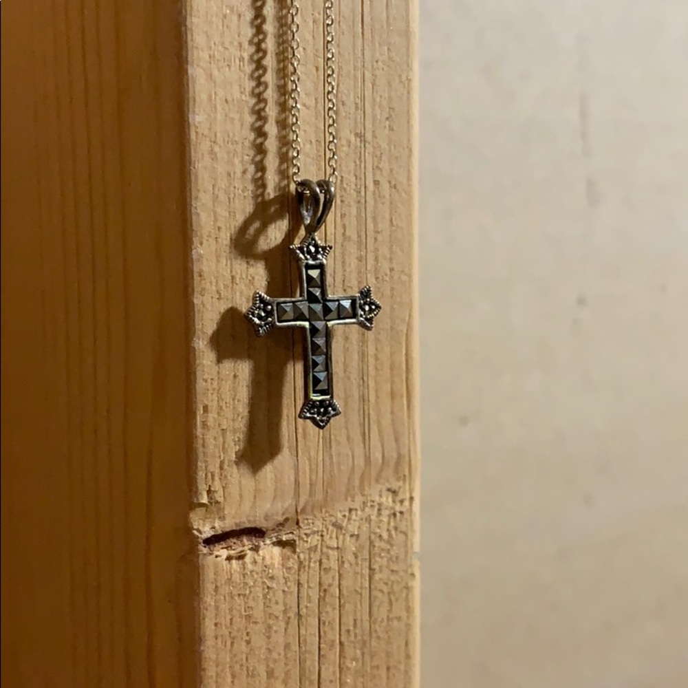✝️Sterling silver cross necklace✝️